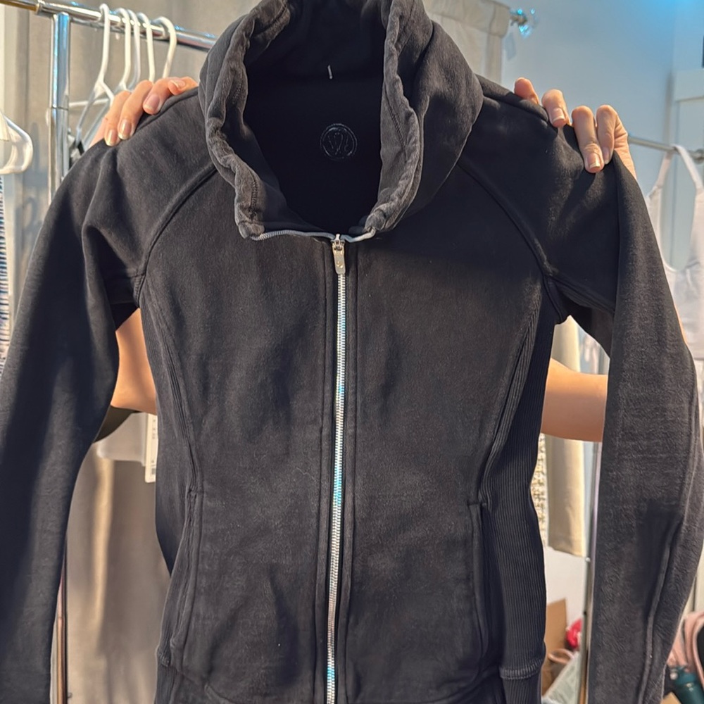 Lululemon jacket size 4